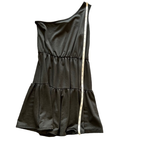 Fantastic Fawn 3 Tiered Off The Shoulder Dress Size Medium - Picture 2 of 6